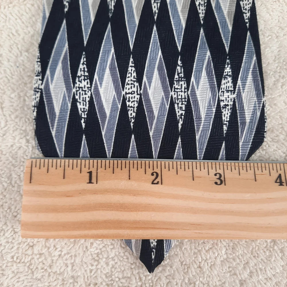 Oscar de la Renta Black and Silver Patterned Silk Men's Necktie - Picture 7 of 7
